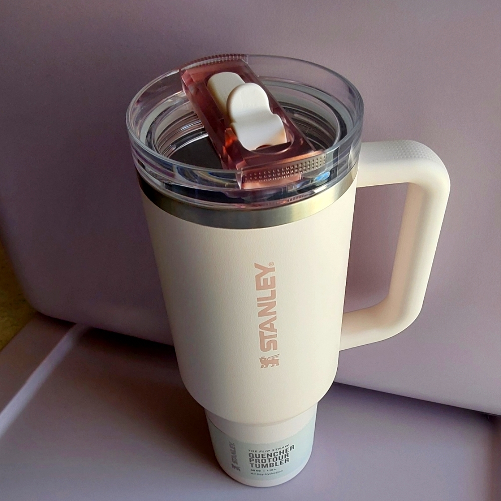 🌺 NWT Stanley Rose Quartz 40 Oz. Tumbler w/Flip Straw